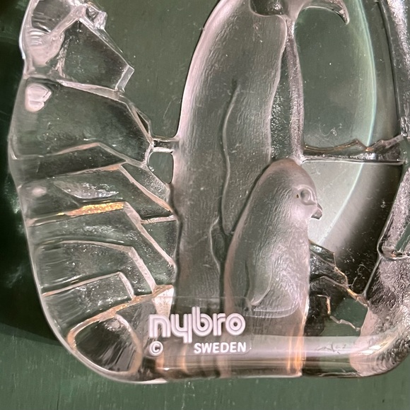 Nybro Sweden Crystal winter ice scene penguin and baby display/paperweight gift. - Picture 8 of 14